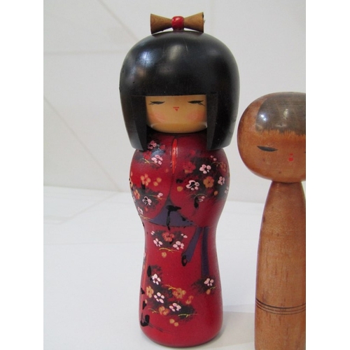 5 - KOKESHI WOODEN DOLLS, collection of 5 assorted Kokeshi doll figures, tallest 30cm, another in red fa... 