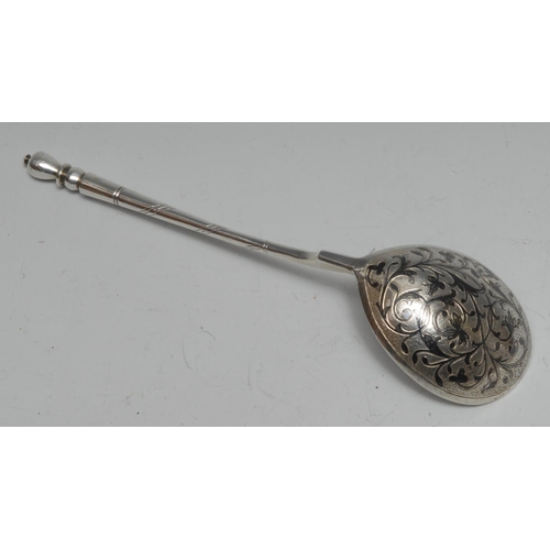 1014 - A 19th century Russian silver and niello spoon the bowl decorated to verso with scrolling foliage, 1... 