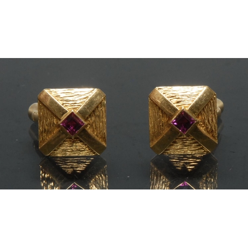 1114 - A pair of retro 1970's 18ct gold vibrant pink ruby inset crossed shield panel cufflinks, arched cros... 