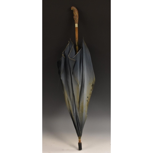 1987 - An early 20th century novelty umbrella, the handle carved as a parakeet, 81cm long, c.1910