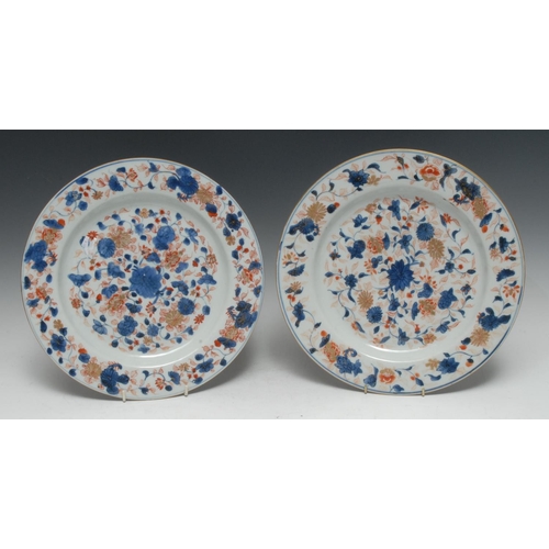 367 - A pair of Chinese Imari porcelain circular chargers, typically painted underglaze and picked out ong... 