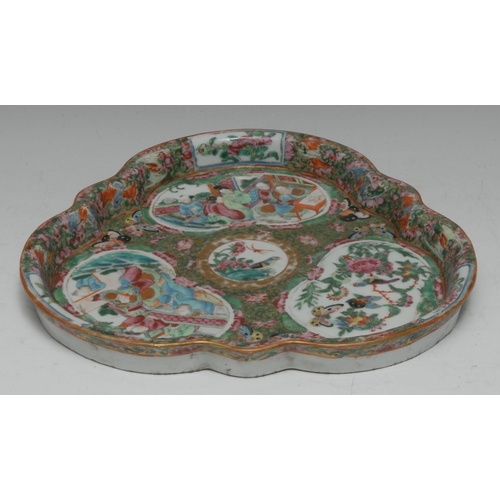 404 - A Chinese Famille Rose trefoil-shaped tray, typically painted in polychrome enamels with figures of ... 