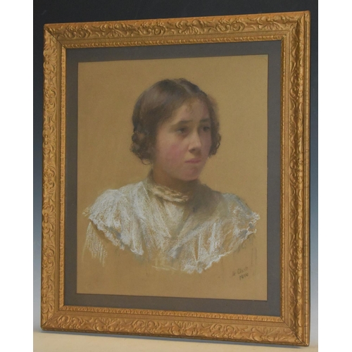 621 - H. Clark (English, early 20th century) Portrait of a Lady, bust-length signed and dated 1906, pastel... 