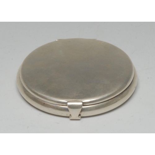 902 - Tiffany & Co - an American silver circular compact, hinged cover enclosing a mirror, 8cm diam, marke... 