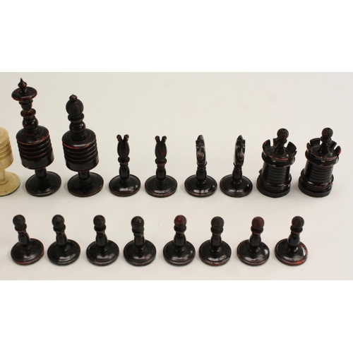 3010 - A 19th century bone Barleycorn type pattern chess set, the kings 11.5cm high