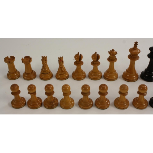 3098 - A boxwood and ebony Staunton pattern chess set, the pieces marked for King's side, the kings 7.5cm h... 