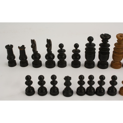 3235 - A Regency pattern boxwood and ebony chess set, the Kings 8.5cm high, mahogany box