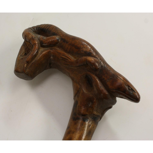 3448 - A 19th century folk art walking stick, the handle carved as a lizard, 94cm long