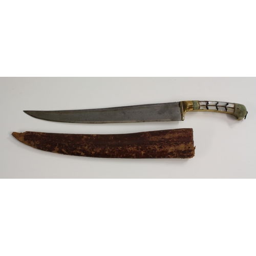 3491 - An Indian jade mounted kindjahl dagger, 23cm wootz steel curved fullered blade, the handle inlaid in... 