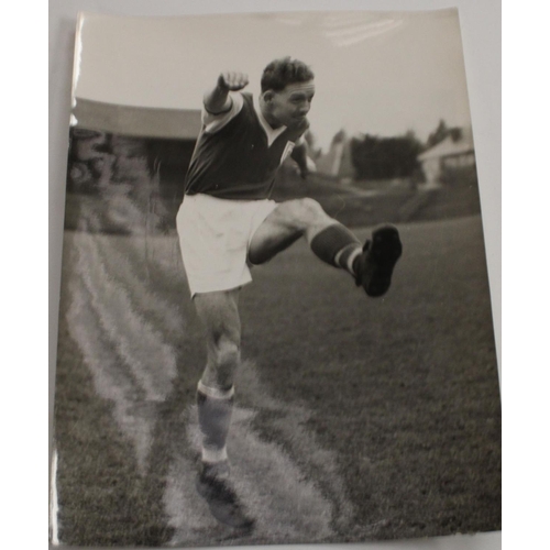 3460 - Football interest - a quantity of press photographs, 1957 season football action shots to include St... 