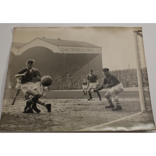 3460 - Football interest - a quantity of press photographs, 1957 season football action shots to include St... 