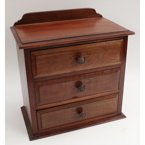 3519 - Natural History - Conchology - an early 20th century mahogany table top chest of three drawers, encl... 