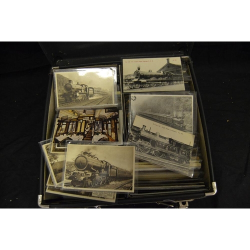 386 - Postcards - early 20th century and later examples including Yorkshire destinations including Harroga... 