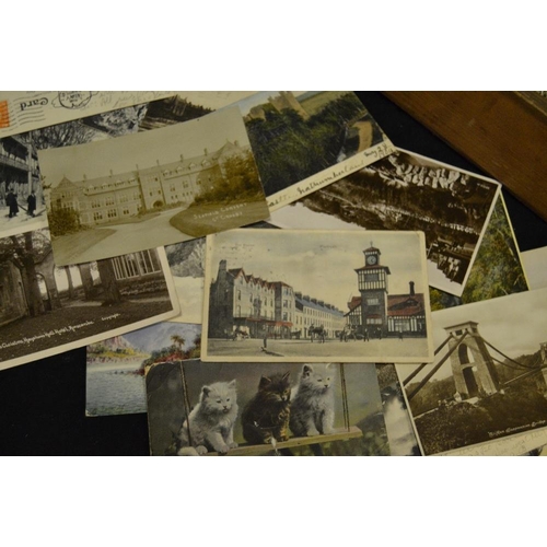 407 - Postcards - 600+ Edwardian and later examples including comical, street views, coastal views, real p... 