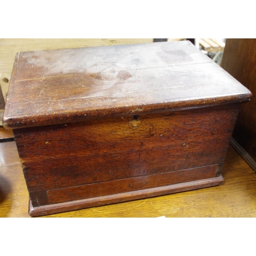 504 - A late 18th/early 19th century oak storage box c.1800