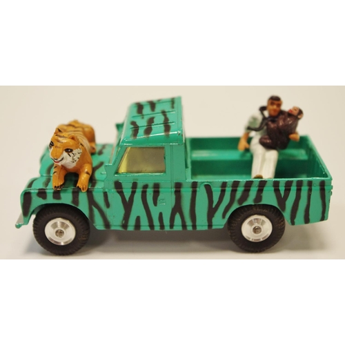 112 - Corgi GS7 ''Daktari'' Gift Set comprising of Land Rover (109wb) - green with black stripes, lemon in... 