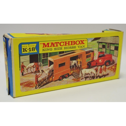 120 - Matchbox Kingsize No.K18 Articulated Horse Box ''Ascot Stables'' - red cab, tan trailer with 4 x pla... 