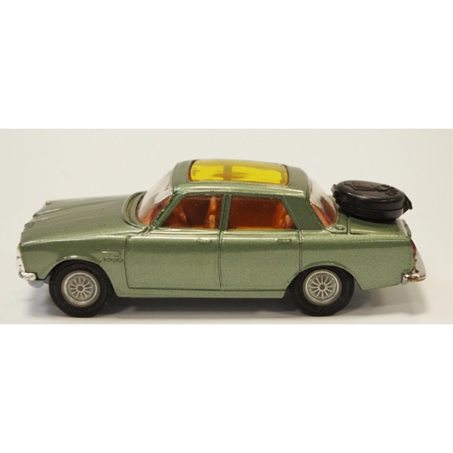 122 - Corgi 275 Rover 2000 TC - green body, brown interior, amber roof panel, chrome trim, Golden Jacks ta... 