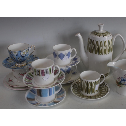 126 - Ceramics - a set of four Shelley Primrose Chintz pattern cups, saucers and side plates; a Shelley Ap... 