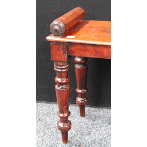 155 - A Victorian mahogany window seat/bench, 120.5cm wide