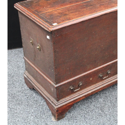156 - A George III oak mule chest, hinged rectangular top enclosing a vacant interior, above a pair of sho... 