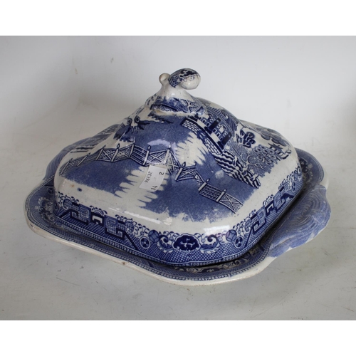 166 - Ceramics - a 19th century Willow Pattern covered serving dish; another similar (2)