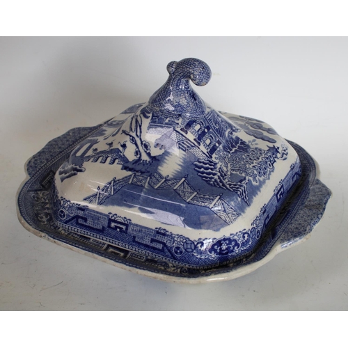 166 - Ceramics - a 19th century Willow Pattern covered serving dish; another similar (2)