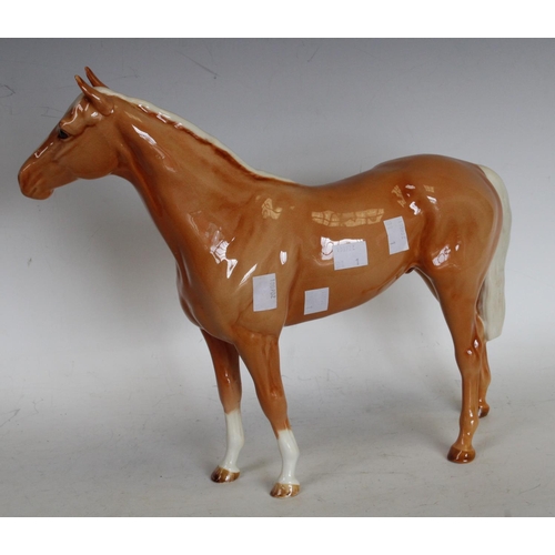 176 - A large Beswick model of a Palomino horse, 29.5cm