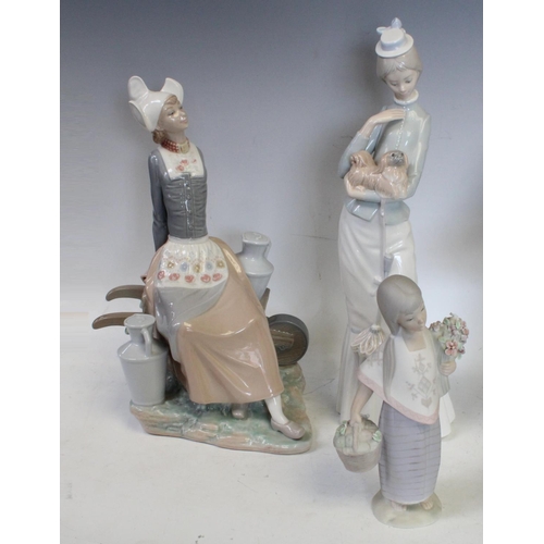 179 - A Lladro model table lamp; others similar Lladro and Nao (6)