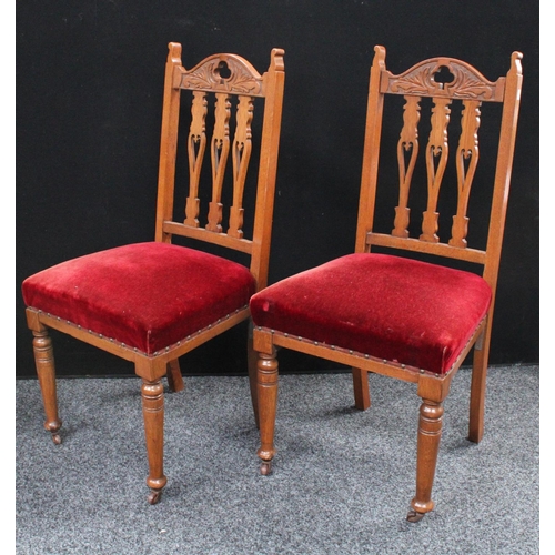203 - An Arts and Crafts oak drawing room suite, comprising a chaise, four side chairs and a pair of armch... 