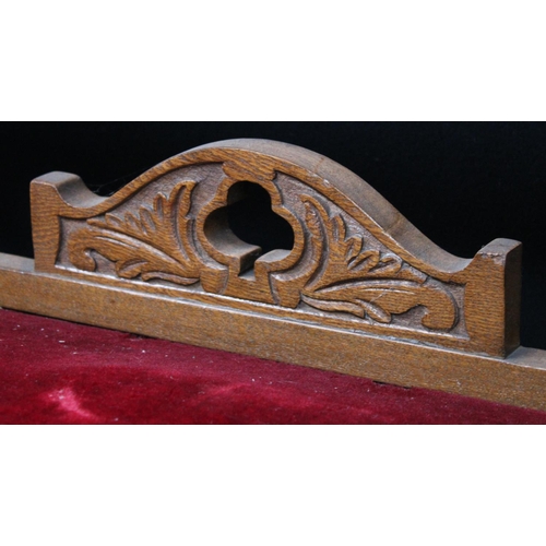 203 - An Arts and Crafts oak drawing room suite, comprising a chaise, four side chairs and a pair of armch... 