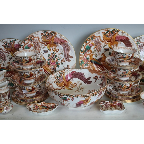221 - Ceramics - a Royal Crown Derby Olde Avesbury tea service, six cups, saucers, side plates, large teap... 
