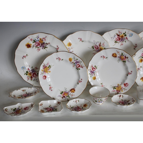 228 - A quantity of Royal Crown Derby Posies, dinner plates, trinket bowls etc