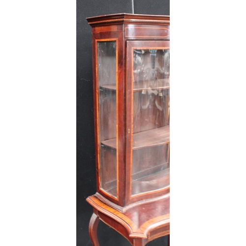 4 - An Edwardian satinwood crossbanded mahogany serpentine display cabinet, outswept cornice above a gla... 