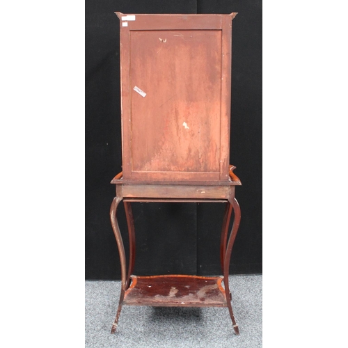 4 - An Edwardian satinwood crossbanded mahogany serpentine display cabinet, outswept cornice above a gla... 