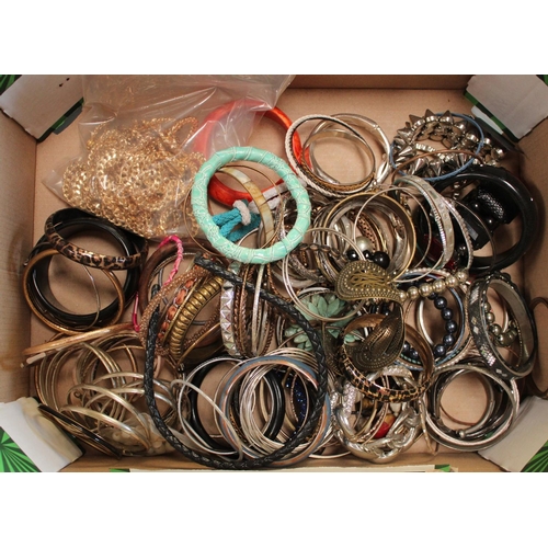 564 - Costume Jewellery - bangles and bracelets