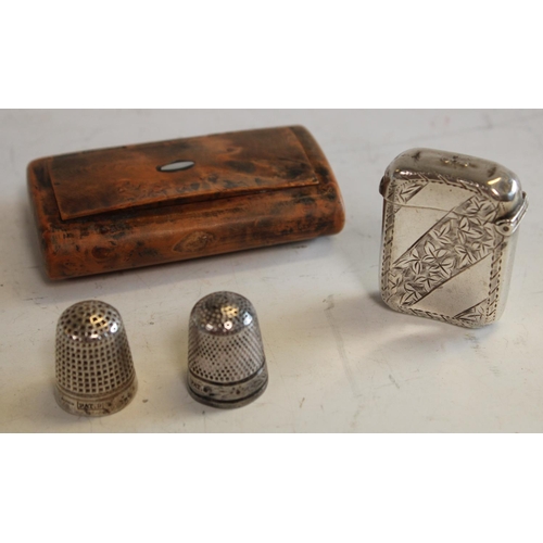 582 - A silver vesta case, Chester 1903; a walnut snuff box; thimbles (4)