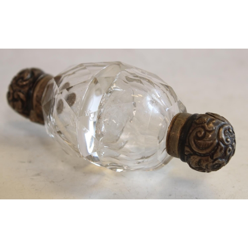 585 - A 19th century double-ended scent bottle, c.1880