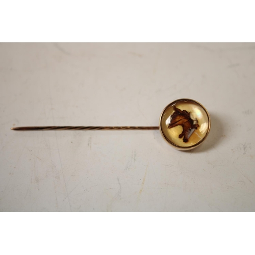 596 - An Elizabeth II 9ct gold-mounted Essex rock crystal gentleman's novelty stick pin, inset with a spor... 