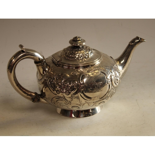 610 - A silver teapot, 18oz gross