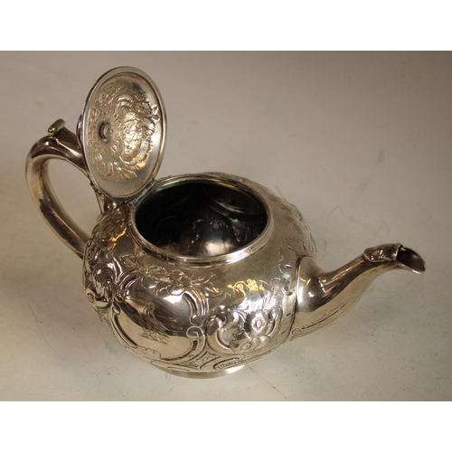 610 - A silver teapot, 18oz gross