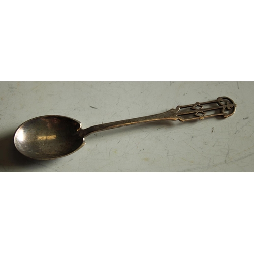 616 - A set of six silver teaspoons, Birmingham, 1913, cased