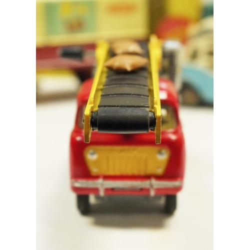 125 - Corgi 64 Working Conveyor on Forward Control Jeep F.C.-150 - red, yellow, grey, black rubber belt, l... 