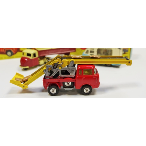 125 - Corgi 64 Working Conveyor on Forward Control Jeep F.C.-150 - red, yellow, grey, black rubber belt, l... 