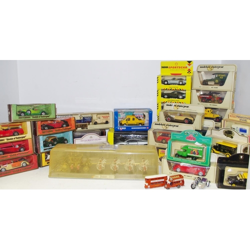 104 - Matchbox Models of Yesteryear in window wood grain boxes including Y8-4 1945 MG TC green body, red s... 