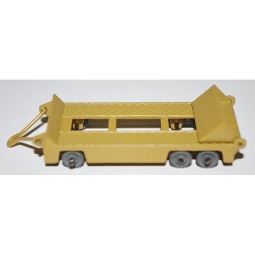 18 - Matchbox Regular Wheels 16a Low Loader Trailer - tan including ramp and drawbar, metal wheels with c... 