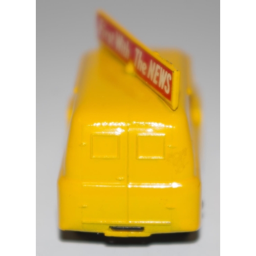 39 - Matchbox Regular Wheels 42a Bedford CA ''Evening News'' Van - Stannard code 2, yellow, silver trim, ... 