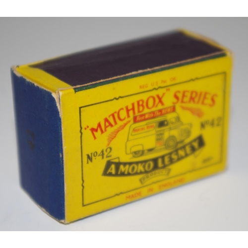 39 - Matchbox Regular Wheels 42a Bedford CA ''Evening News'' Van - Stannard code 2, yellow, silver trim, ... 