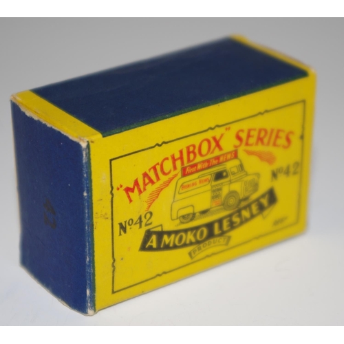 39 - Matchbox Regular Wheels 42a Bedford CA ''Evening News'' Van - Stannard code 2, yellow, silver trim, ... 