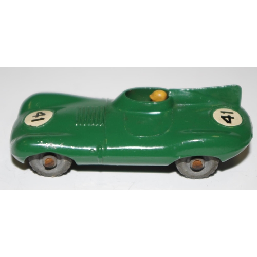 40 - Matchbox Regular Wheels No.41a Jaguar D Type - Stannard Code 4 - dark green body with racing number ... 